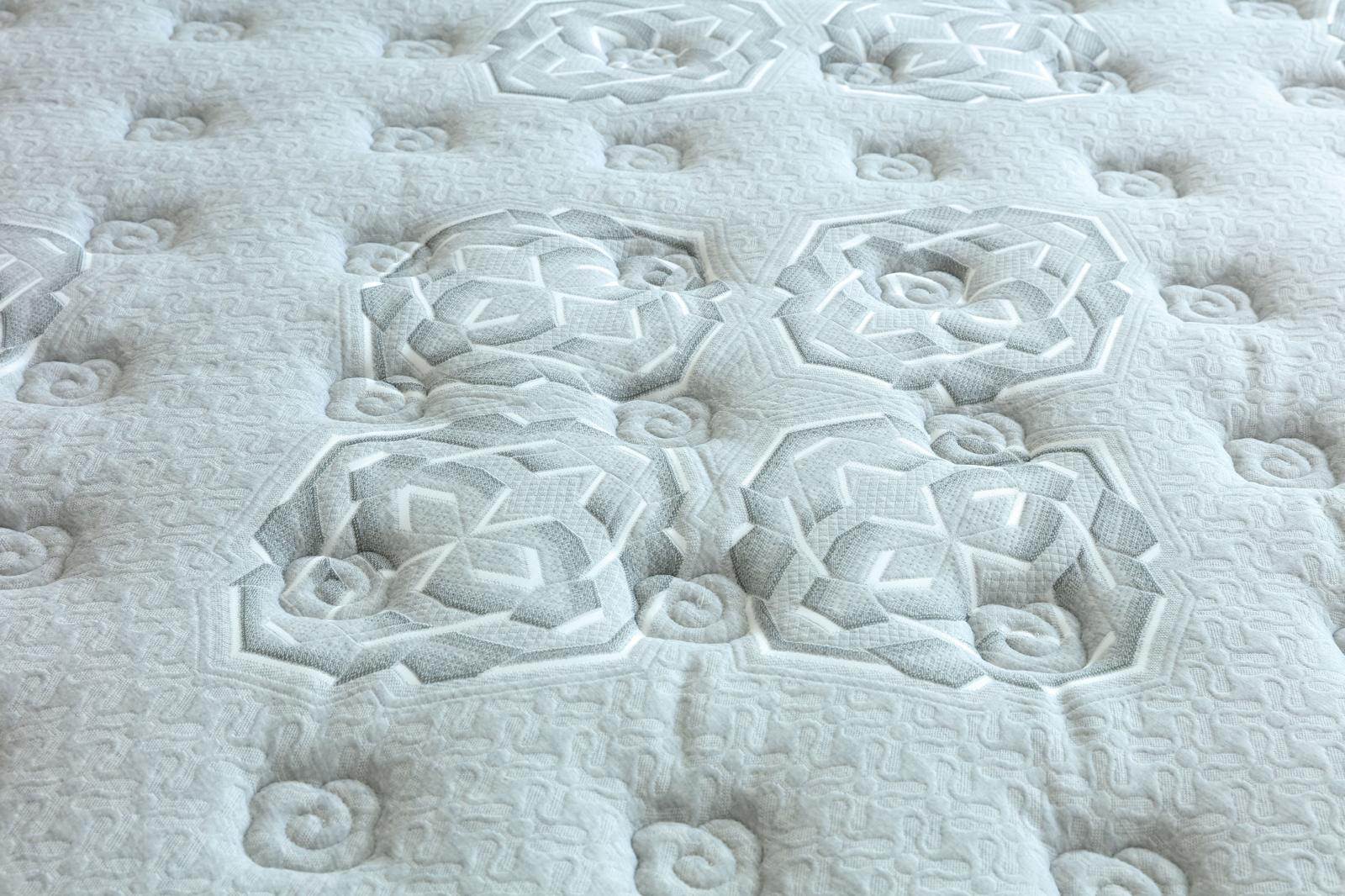 Détail du coutil matelassé du matelas Imperial, motif floral en relief