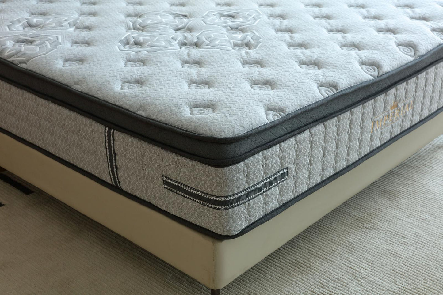 Angle du matelas Imperial montrant son épaisseur et sa surface matelassée